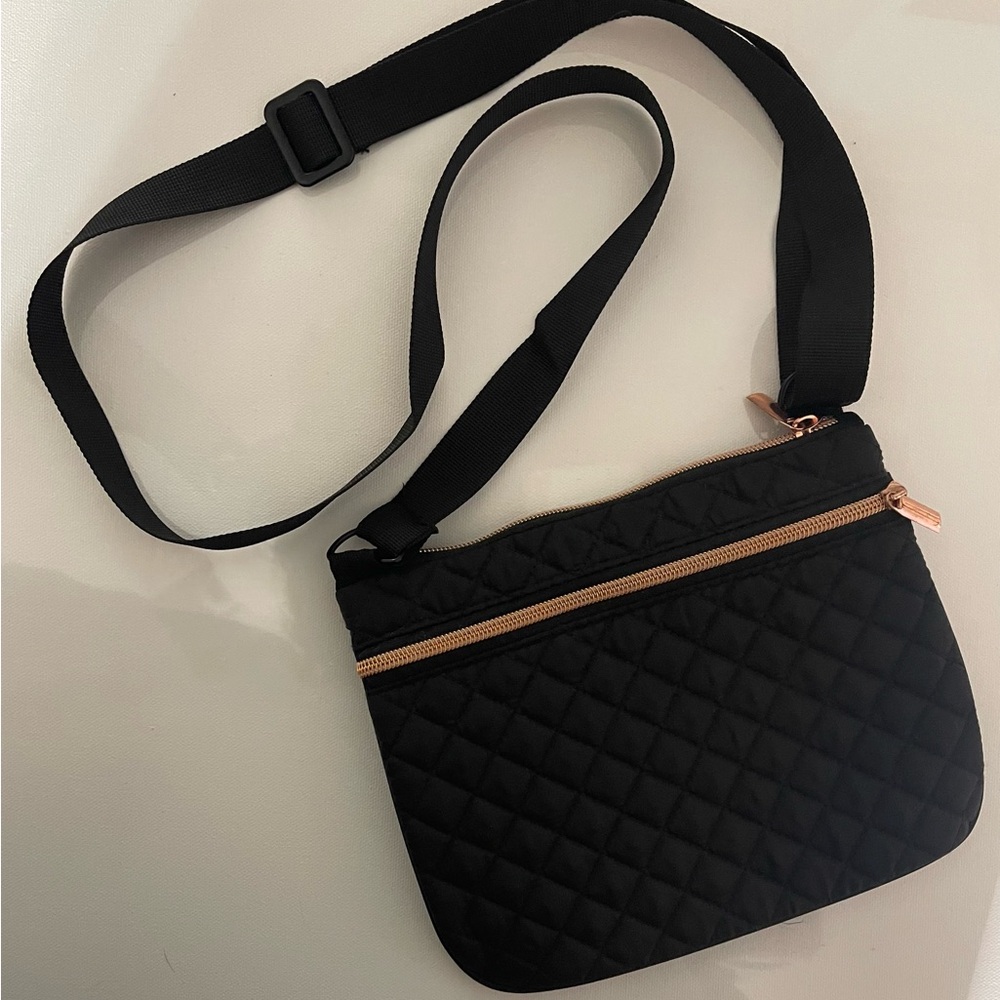 Black Quilted Crossbody Bag Adjustable Strap Zippered Pockets Casual Classic